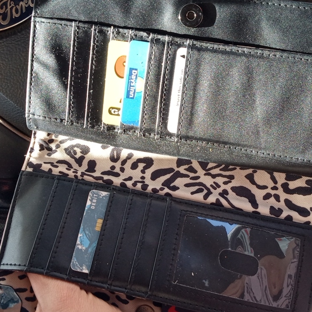 Jessica Simpson wallet - Picture 3 of 4